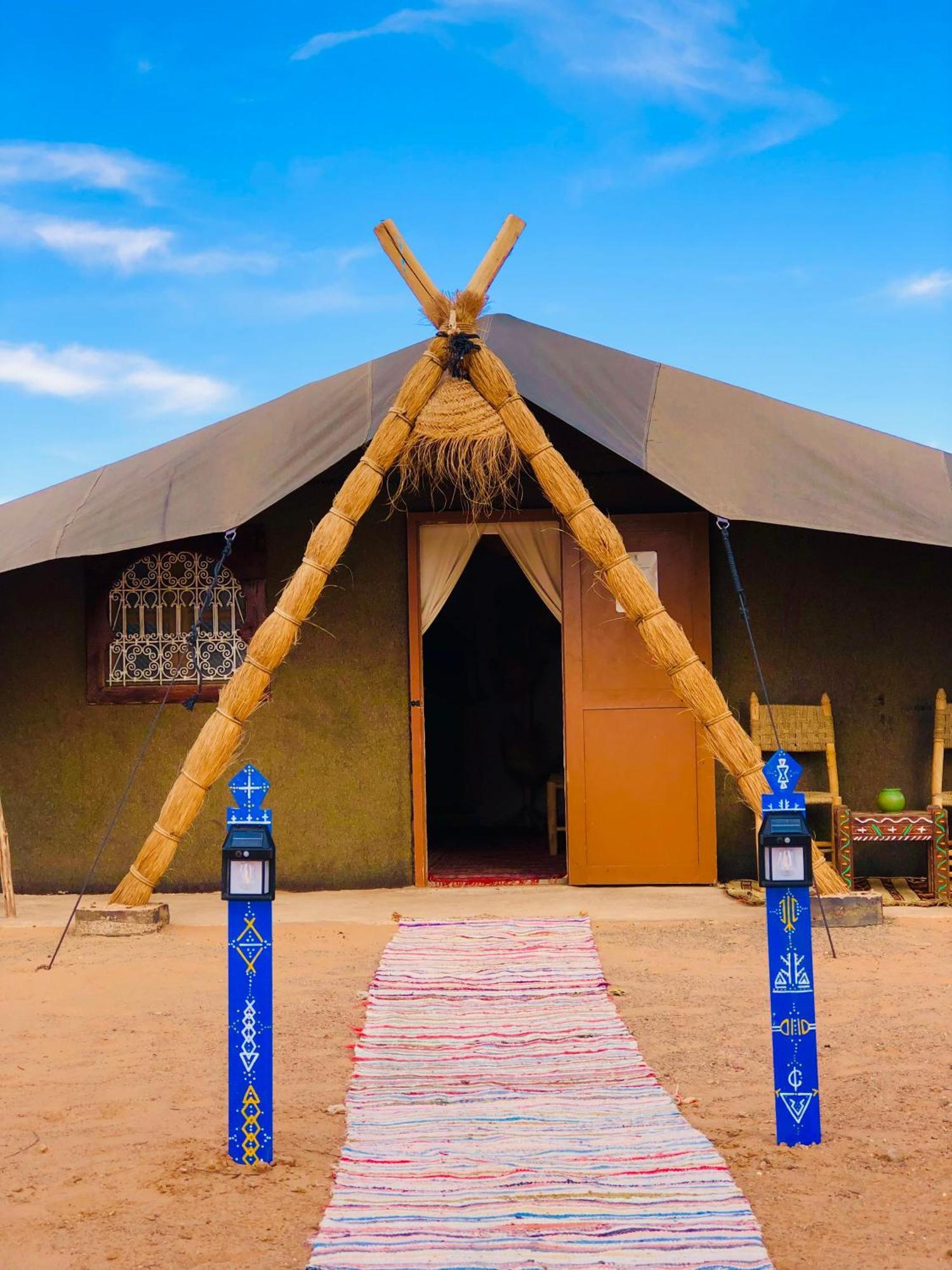 Pueblo Touareg - Private Tents Merzouga Bagian luar foto